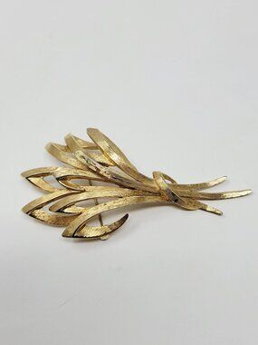 Vintage Monet Gold Tone Abstract Leaf Spray Brooch Pin Mid Century Modern
